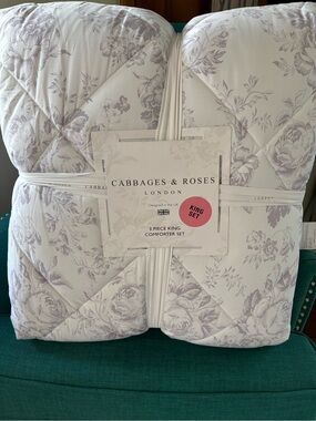 Cabbages & Roses King Comforter Set in Light Lavender Floral